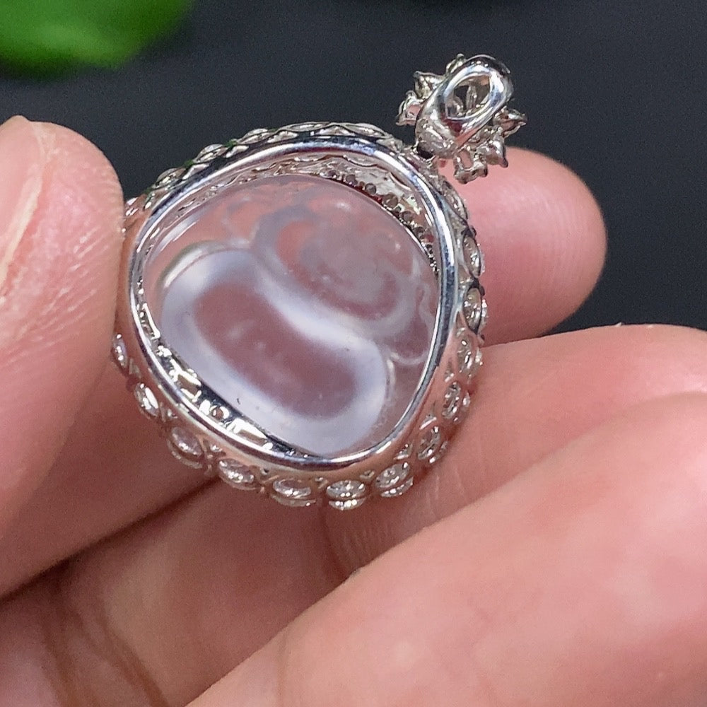 Jadeite Buddha pendant with 18K gold setting, accented with diamonds, weighing approximately 4.3g, from HUILIU HQ.