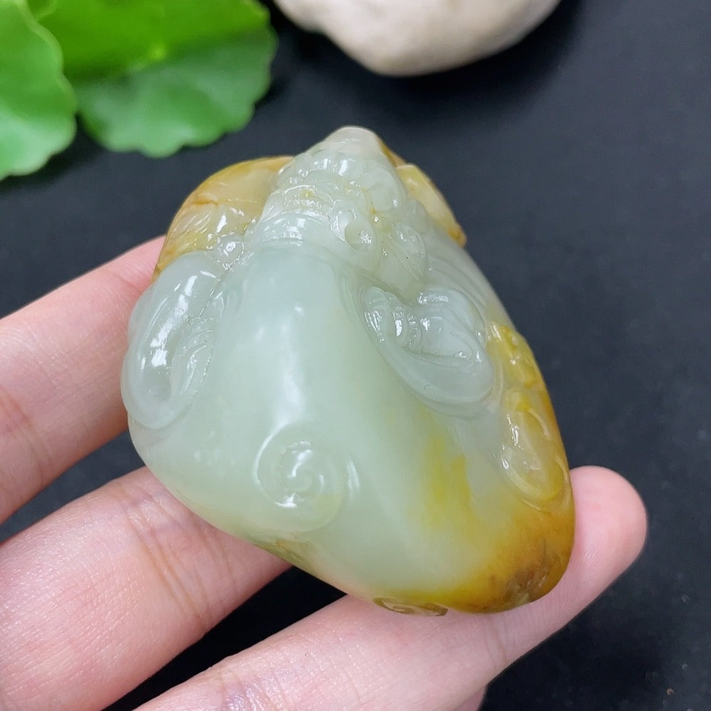 Hetian Jade Pendant, Auspicious Beast, Undetermined Skin Color Origin, Contains Other Mineral Components, Total Weight Approximately 93.7g
