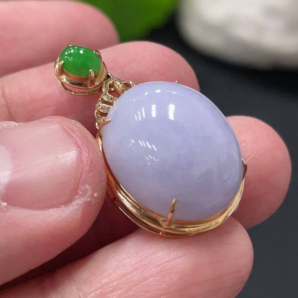 Huiliu jadeite inlaid cabochon pendant with diamond accents, featuring a polished jade stone and intricate design.