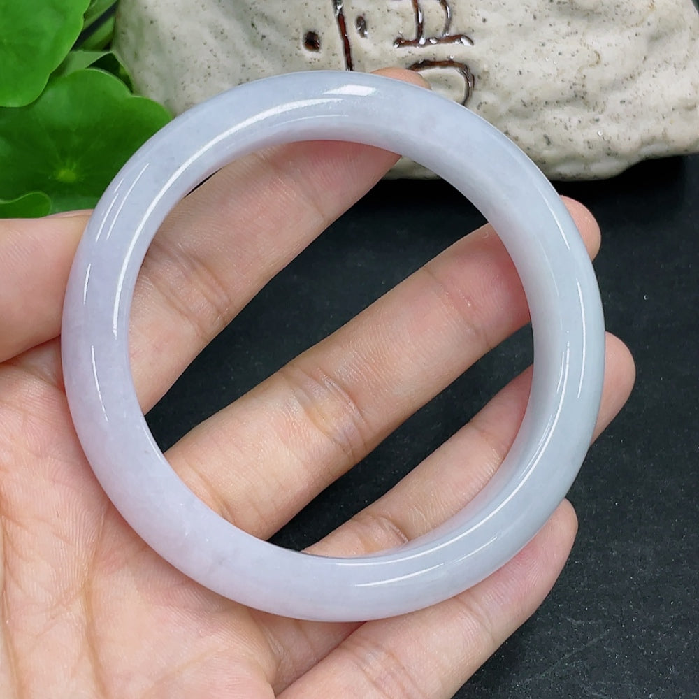 HKHQ jadeite round bangle with size 55.8 and weight 52.4g, showcasing smooth, polished jadeite surface and elegant circular design.
