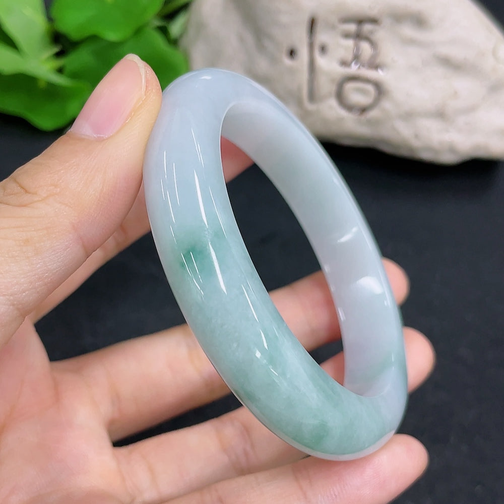 Jadeite round bracelet with smooth beads, weighing approximately 58.6g and size 56.5, crafted by HKHQ.