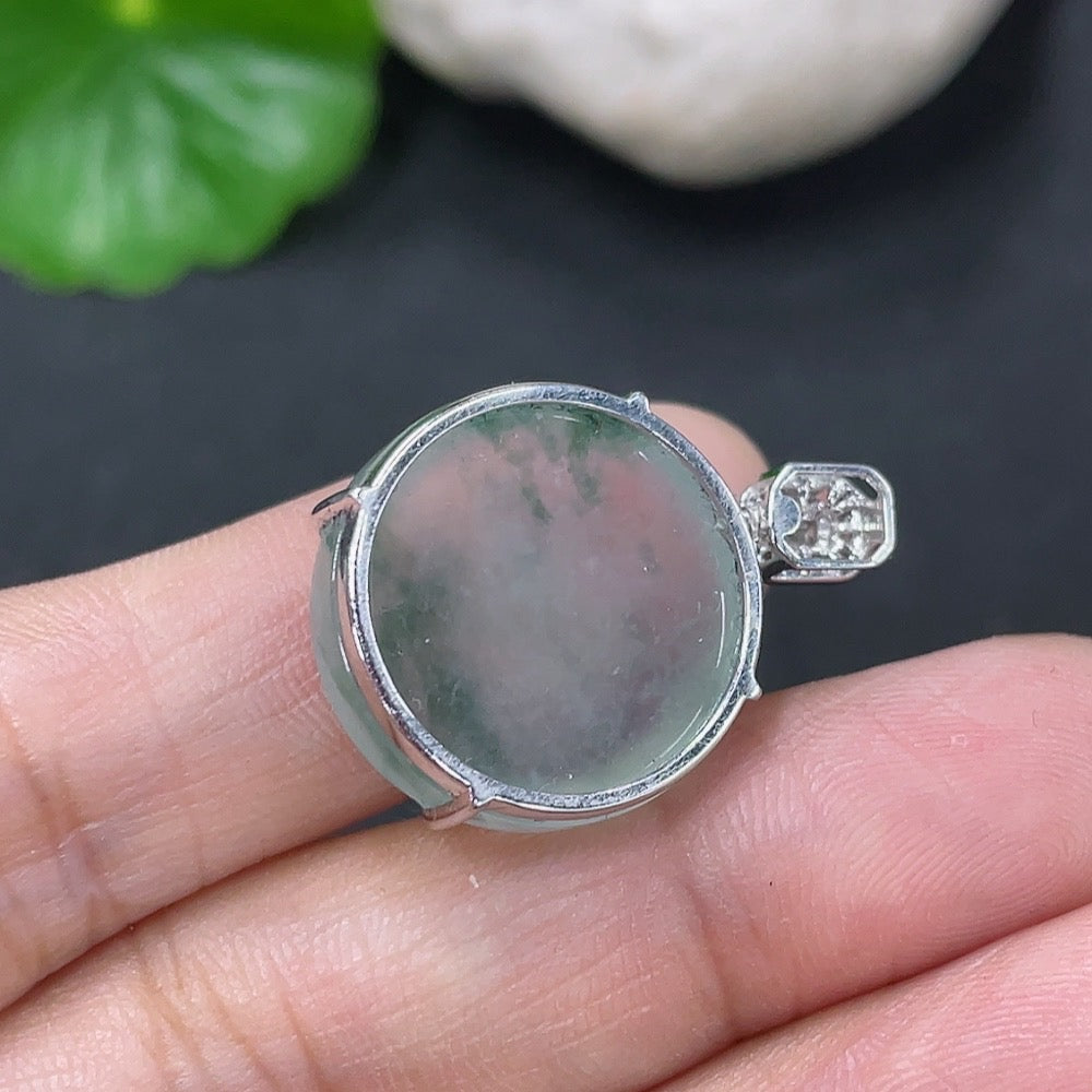 Jadeite pendant with 18K gold and diamond accents, featuring a simple, elegant necklace design from HKHQ.