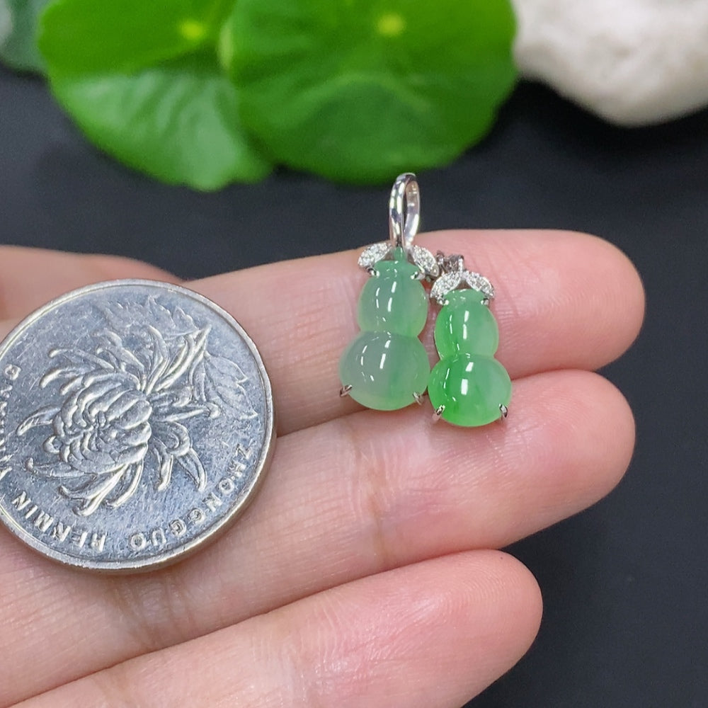Jadeite Gourd Inlay Pendant 18K Gold (With Diamond Accents)