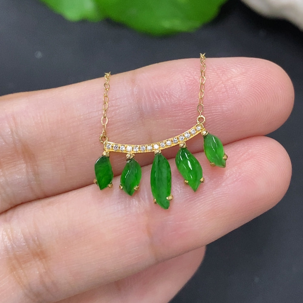 Jadeite inlaid pendant with 18K gold and diamond accents, featuring a jade gemstone with intricate design and fine craftsmanship.
