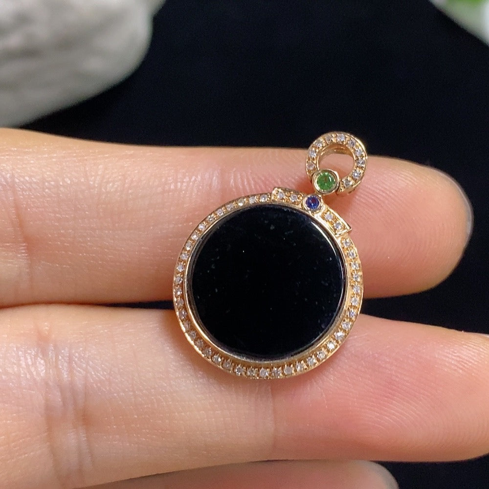 Jadeite Plain Pendant with 18k Diamond (Colorless) Setting
