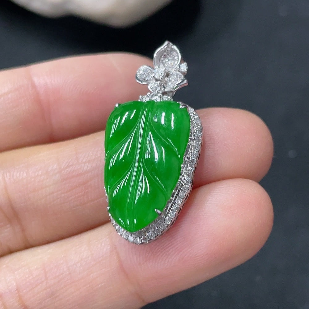 Jadeite Leaf Pendant with 18K Gold and Diamond Accents, Total Weight Approximately 2.82g