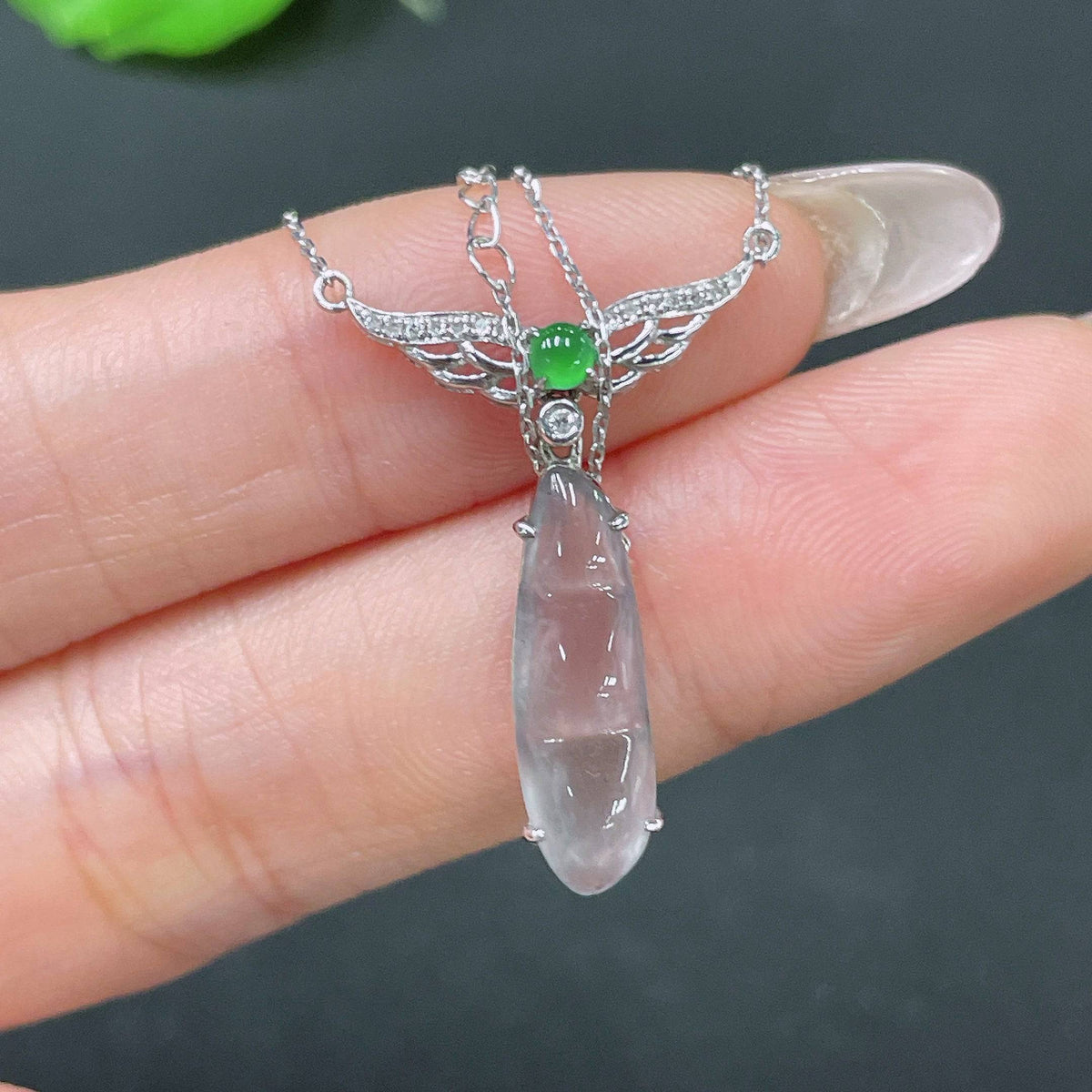 HUILIU HQ jadeite bean pendant set in 18k gold with diamond accents, includes chain, total weight approximately 2.74g.