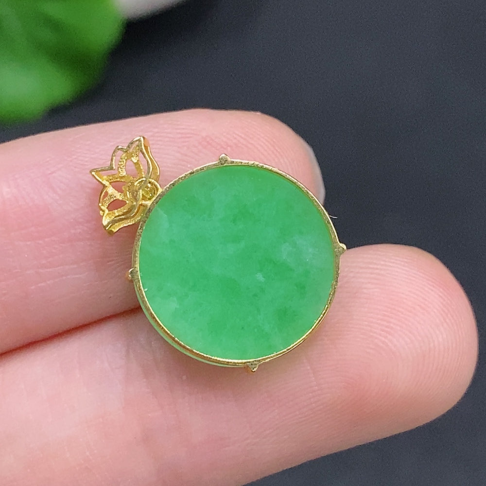Jadeite Plain Pendant Necklace in 18K Gold, Total Weight Approx. 1.7g