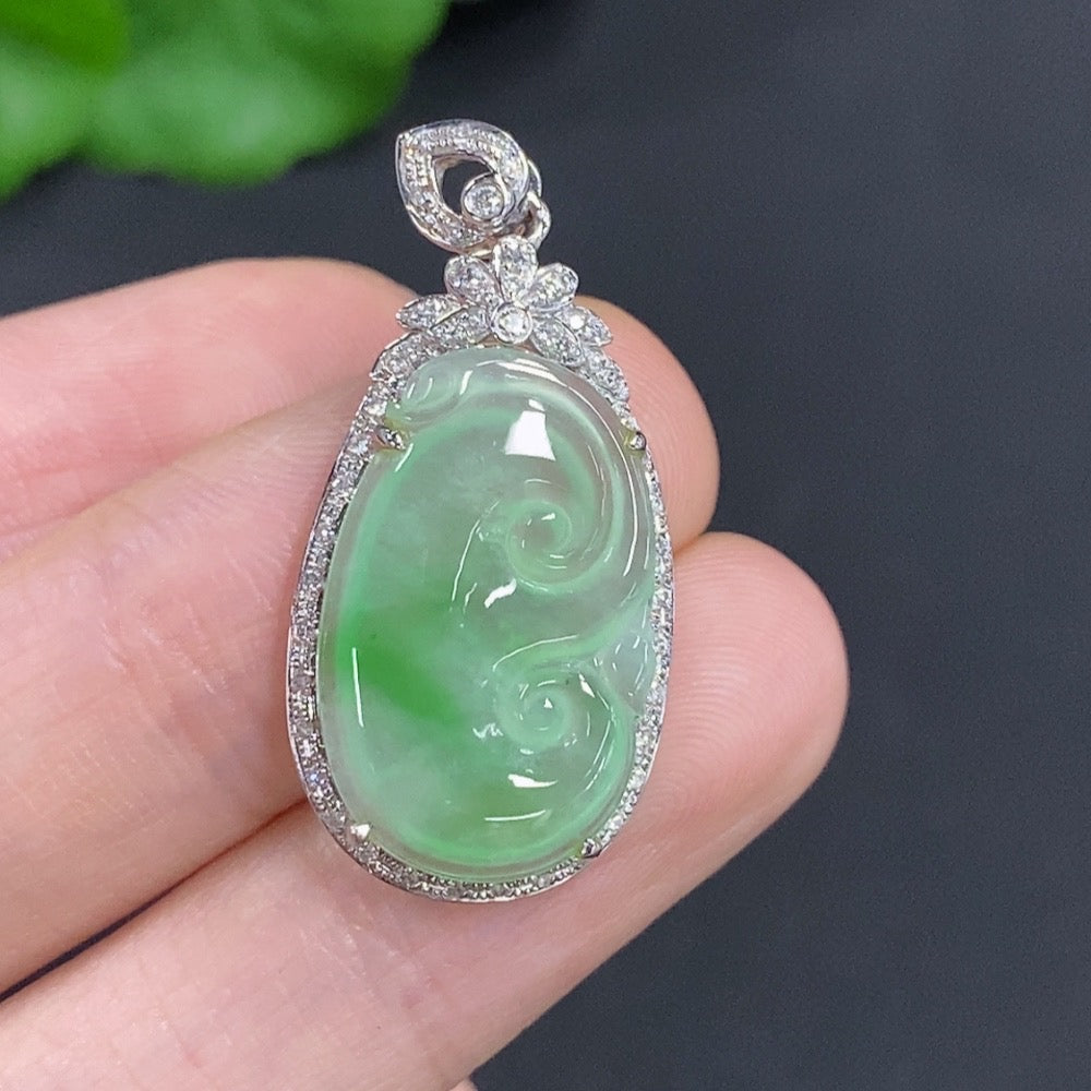 Colgante Ruyi de jadeíta oro 18k, peso total aprox. 2.8g con acentos de diamantes
