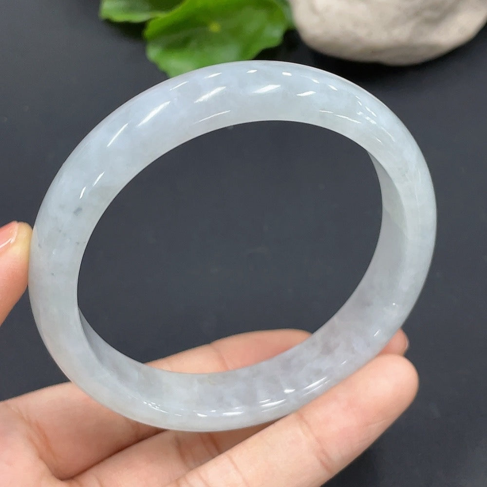 Pulsera redonda de jadeíta tamaño 57.7 peso total 51.634g