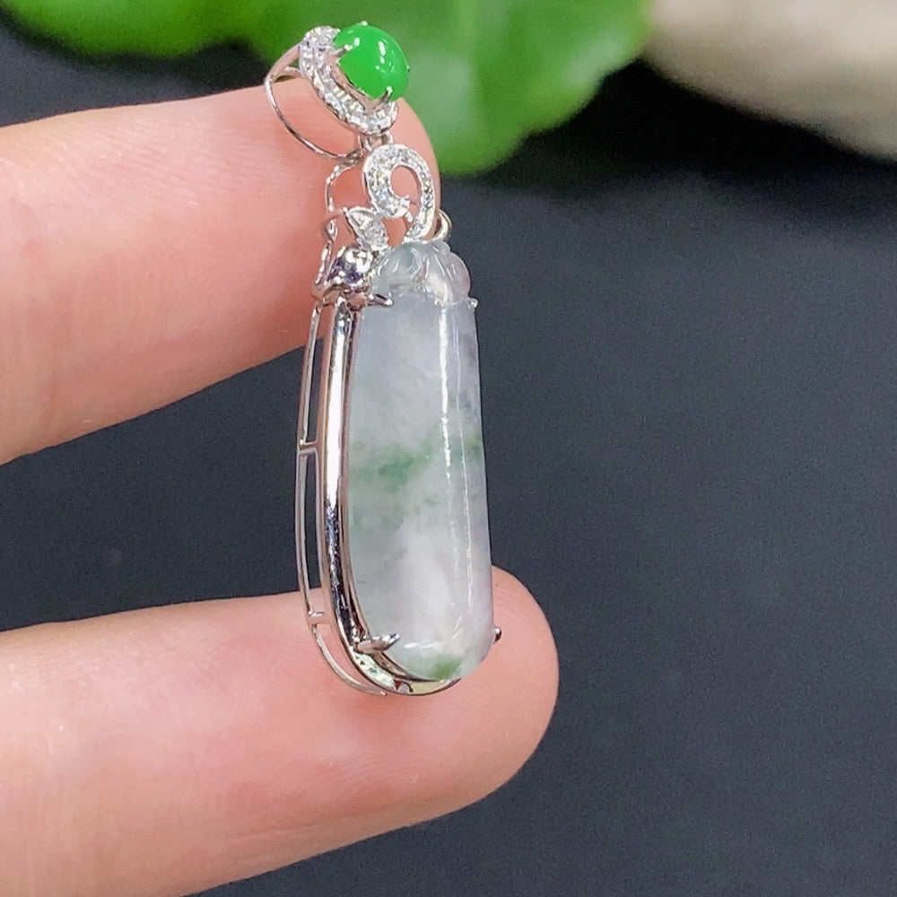 Jadeite auspicious gourd pendant with 18K gold and diamond accents, designed for necklaces, weighing approximately 1.57g.