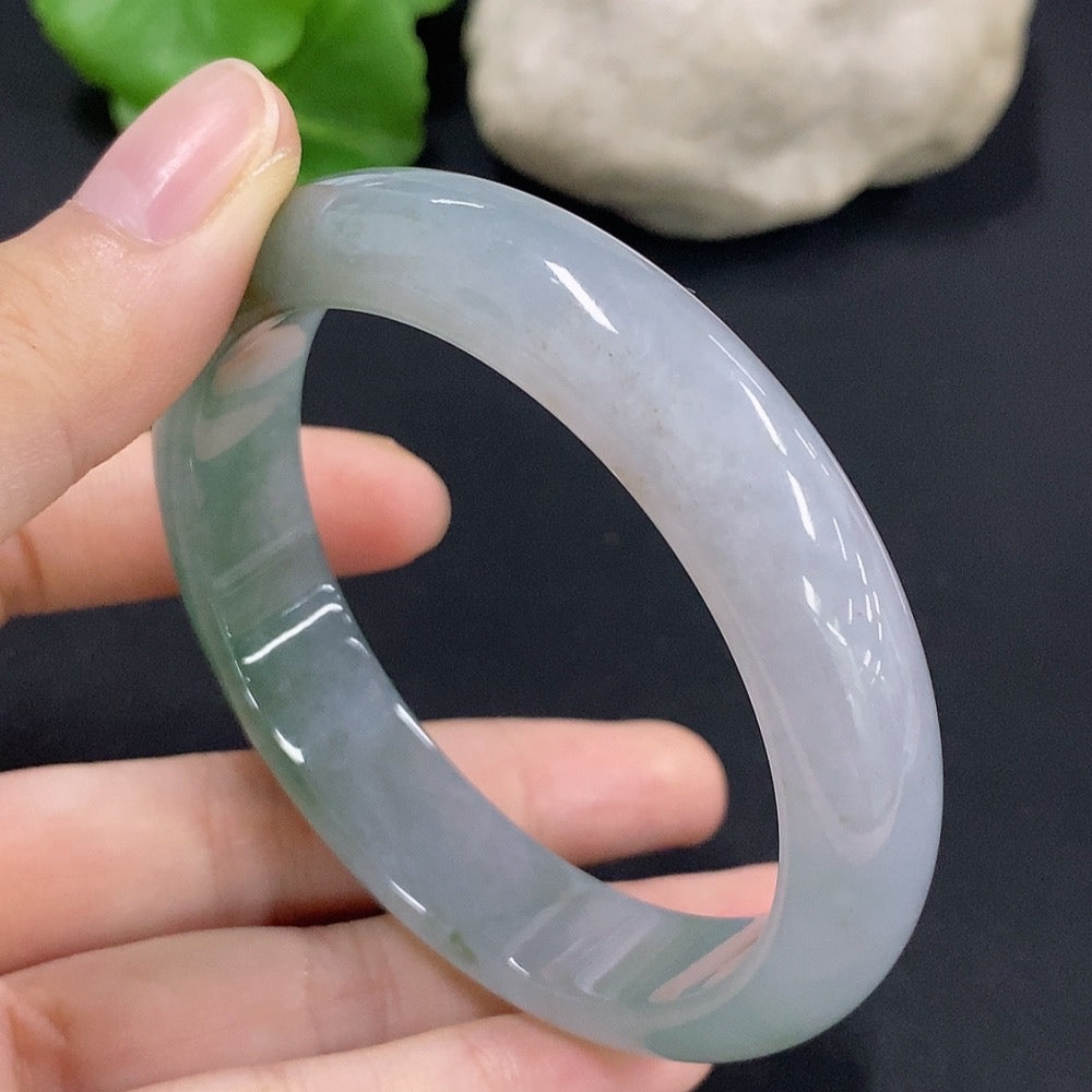 HKHQ jadeite round bracelet, size 57.9, repaired, weighing approximately 55.38g, featuring smooth, polished green jade stones.