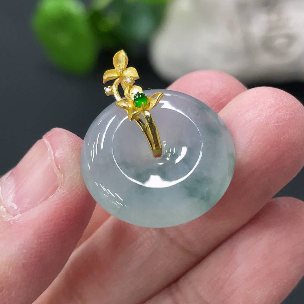 Jadeite safety pendant with 18k gold clasp, crafted from smooth green jade, weighs approximately 4.58g, by HUILIU HQ.