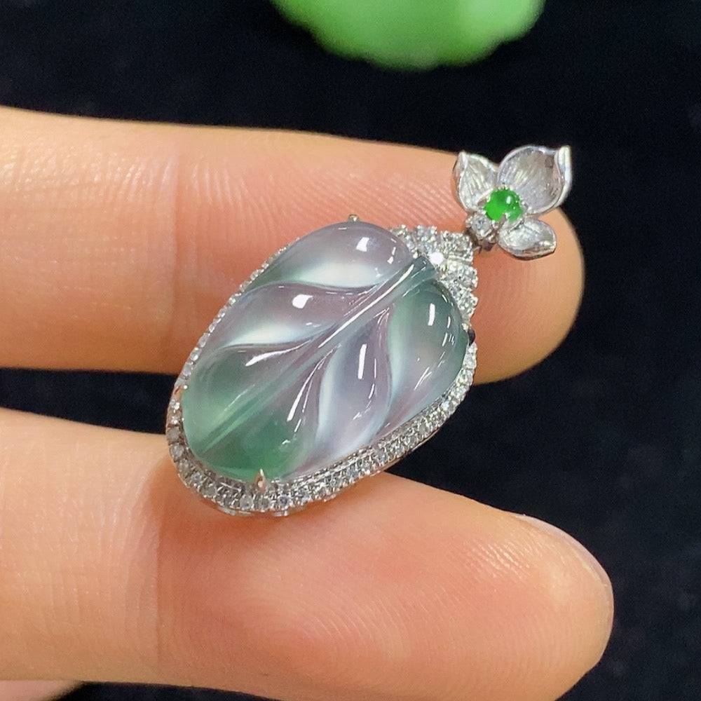HUILIU HQ jadeite leaf pendant with 18k gold inlay and diamond accents, weighing approximately 2.53g, detailed close-up image
