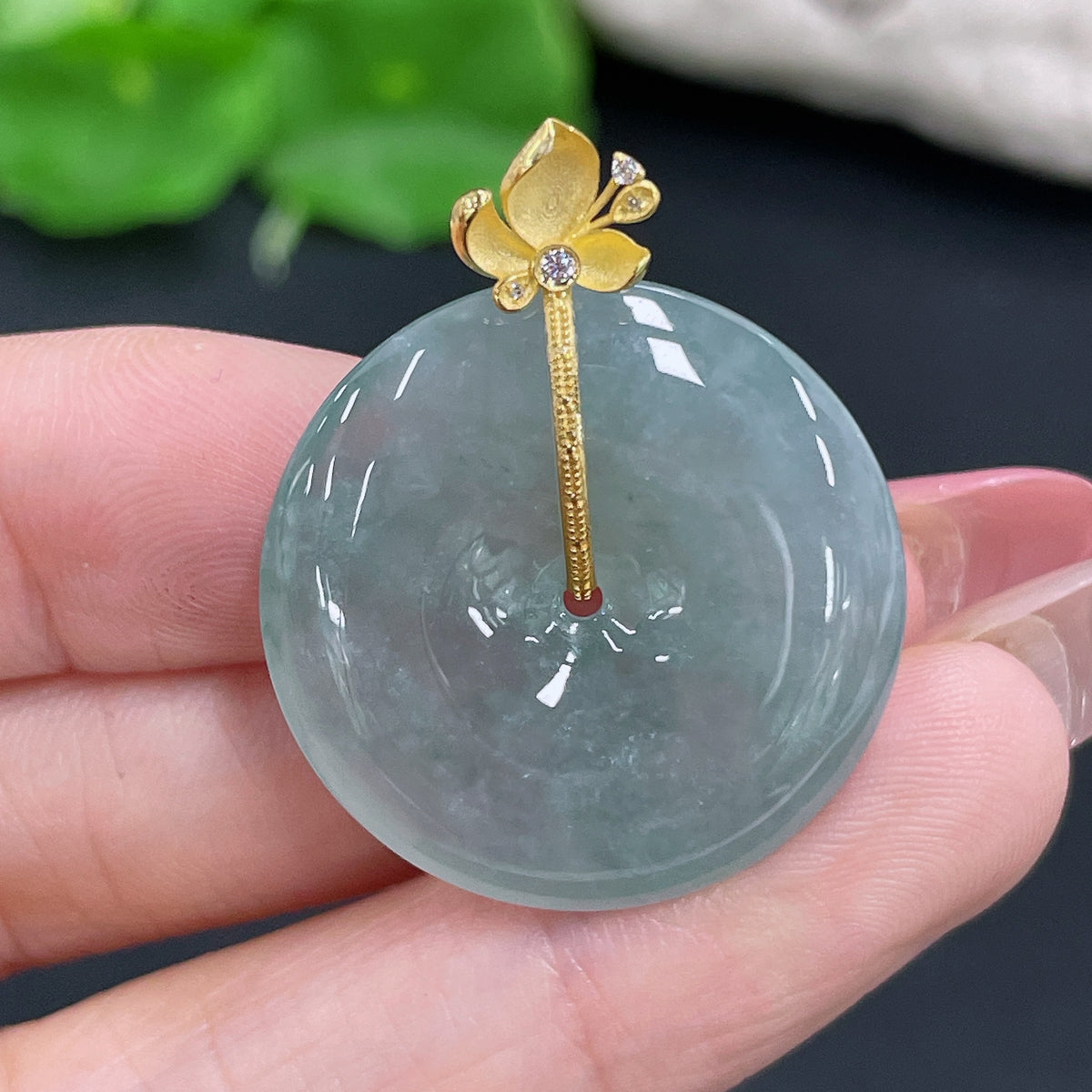 Jadeite pendant featuring a peace buckle design with an 18K buckle head, weighing approximately 8.24g, by HKHQ.