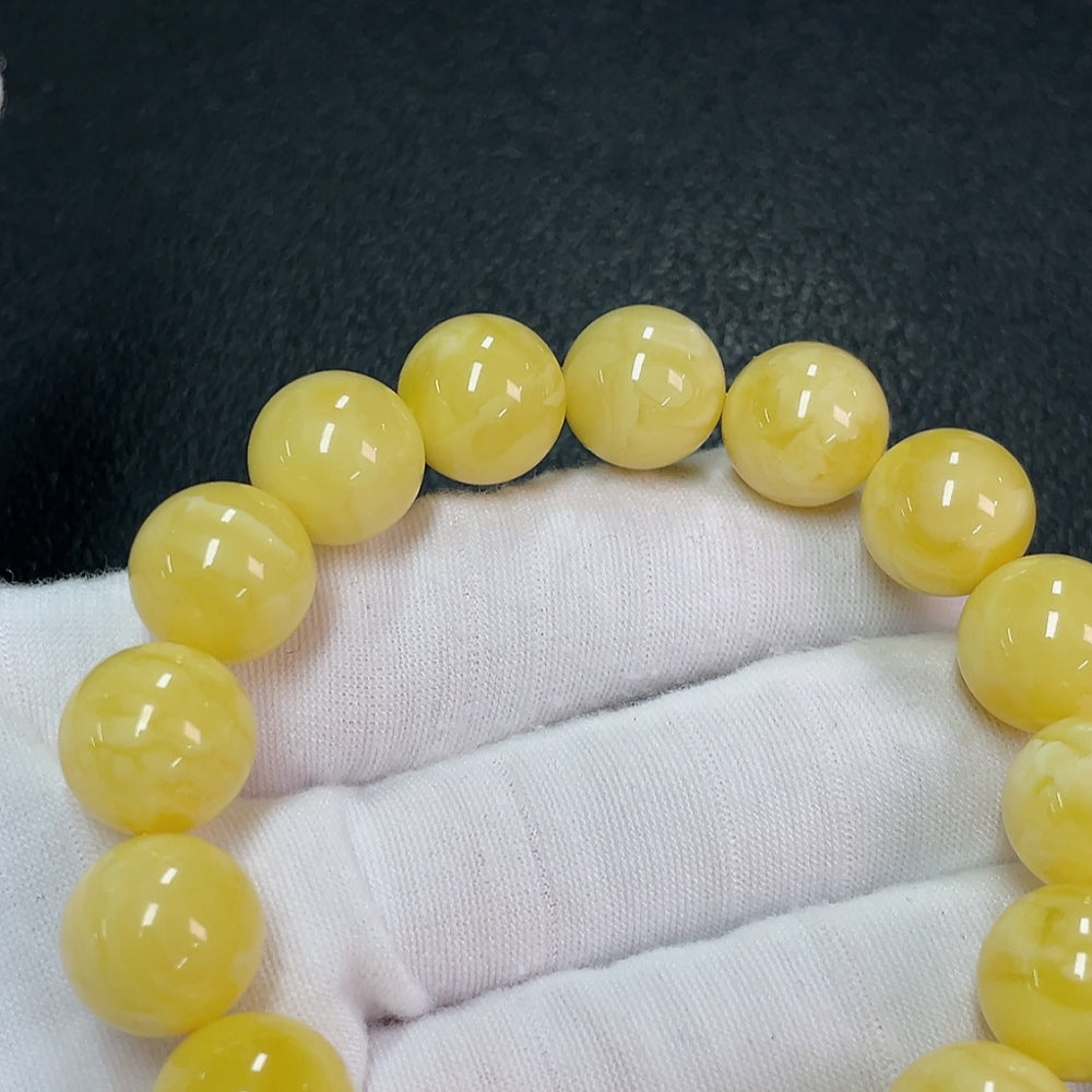 Amber Beeswax Bracelet, Total Weight Approx. 20.37g, Size About 13.1mm