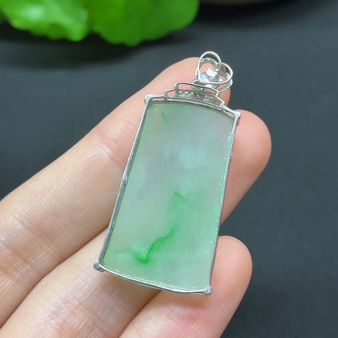 Jadeite Plain Pendant Necklace 18k with Diamond Side Stones