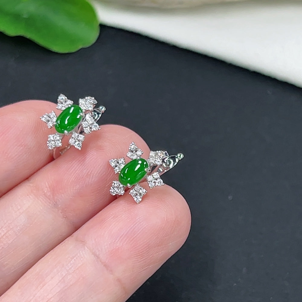 HKHQ jadeite inlaid earrings pair featuring 18K gold with a total weight of 2.6g, showcasing elegant craftsmanship and vibrant green jade.
