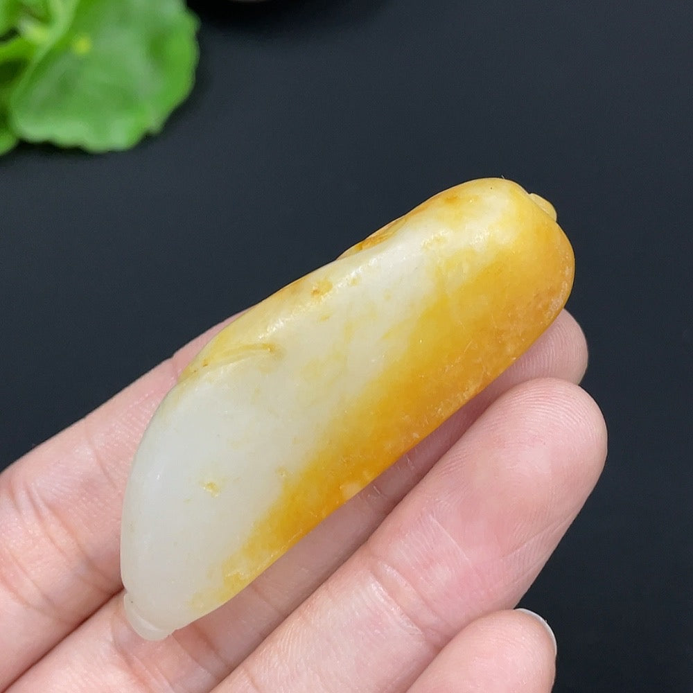 HKHQ Hetian Jade pendant necklace featuring a corn-shaped design with undetermined skin tone coloration.