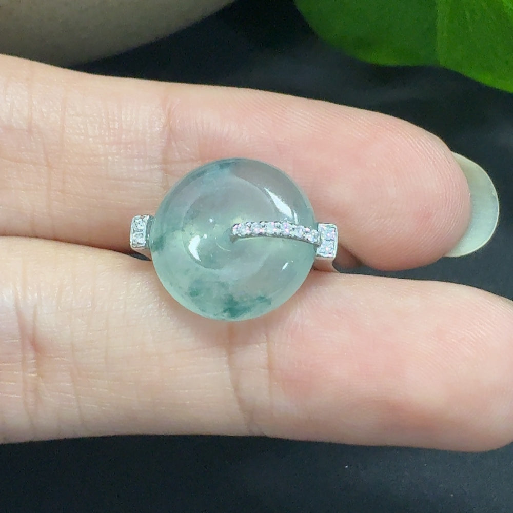 Jadeite inlaid ring with diamond