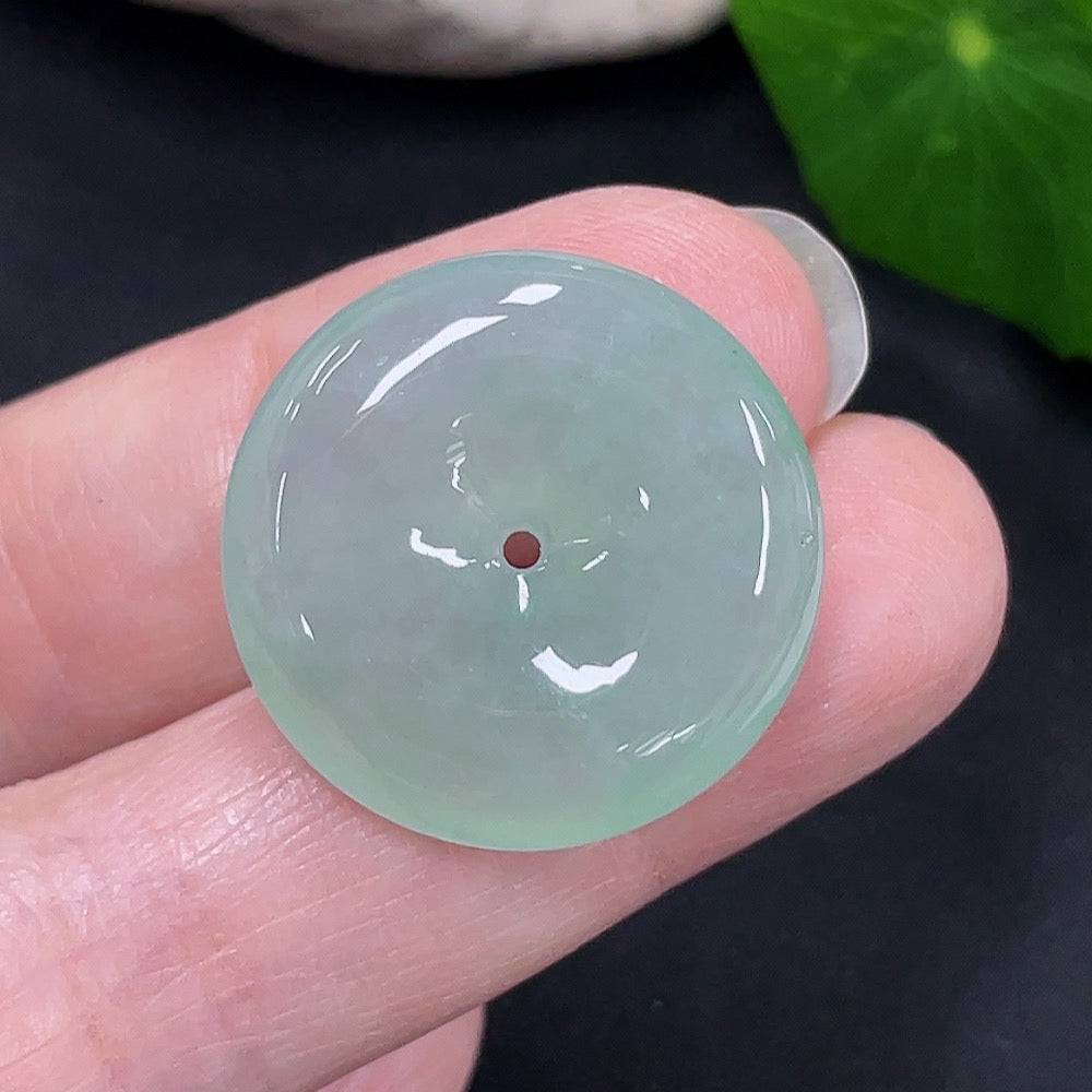 Jadeite Peace Knot pendant from HUILIU HQ, crafted from green jade with intricate knot design, weighing approximately 6.1g.