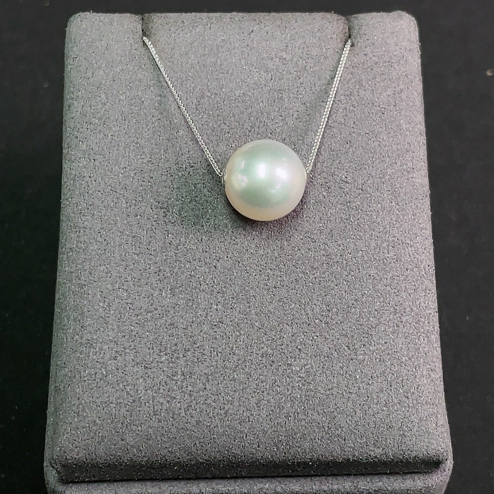 Saltwater Pearl Necklace in 18K Gold