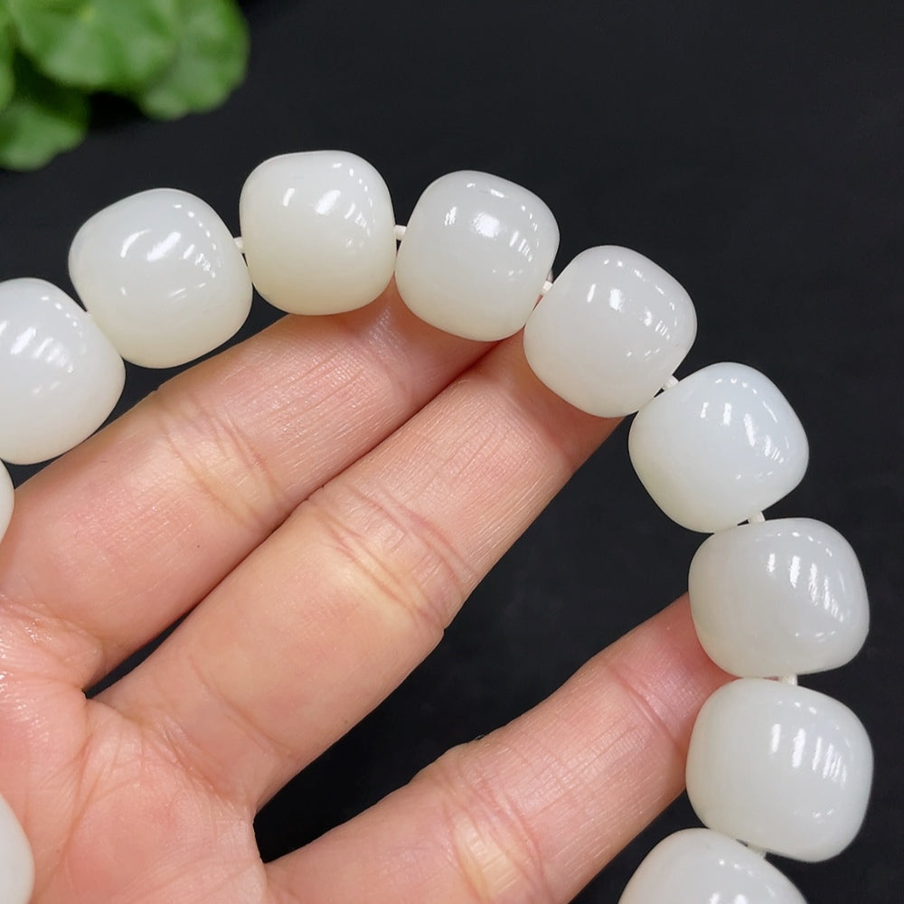 Huiliu certified Hetian Jade bracelet with 13.8mm smooth jade beads, natural green color, and elegant design.