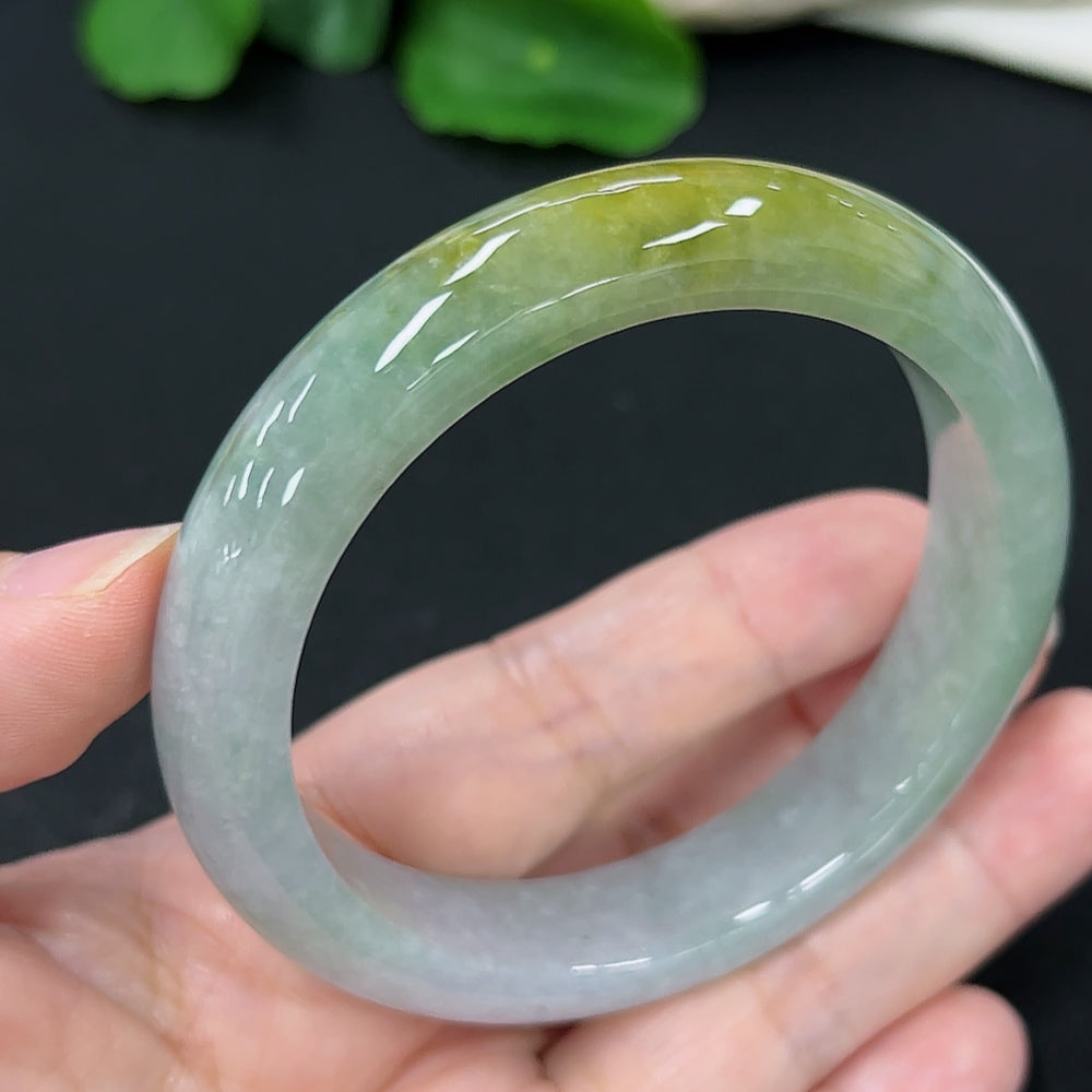 HKHQ jadeite round bangle in size 58, showcasing a smooth, polished jadeite surface with a weight of 62.3g.