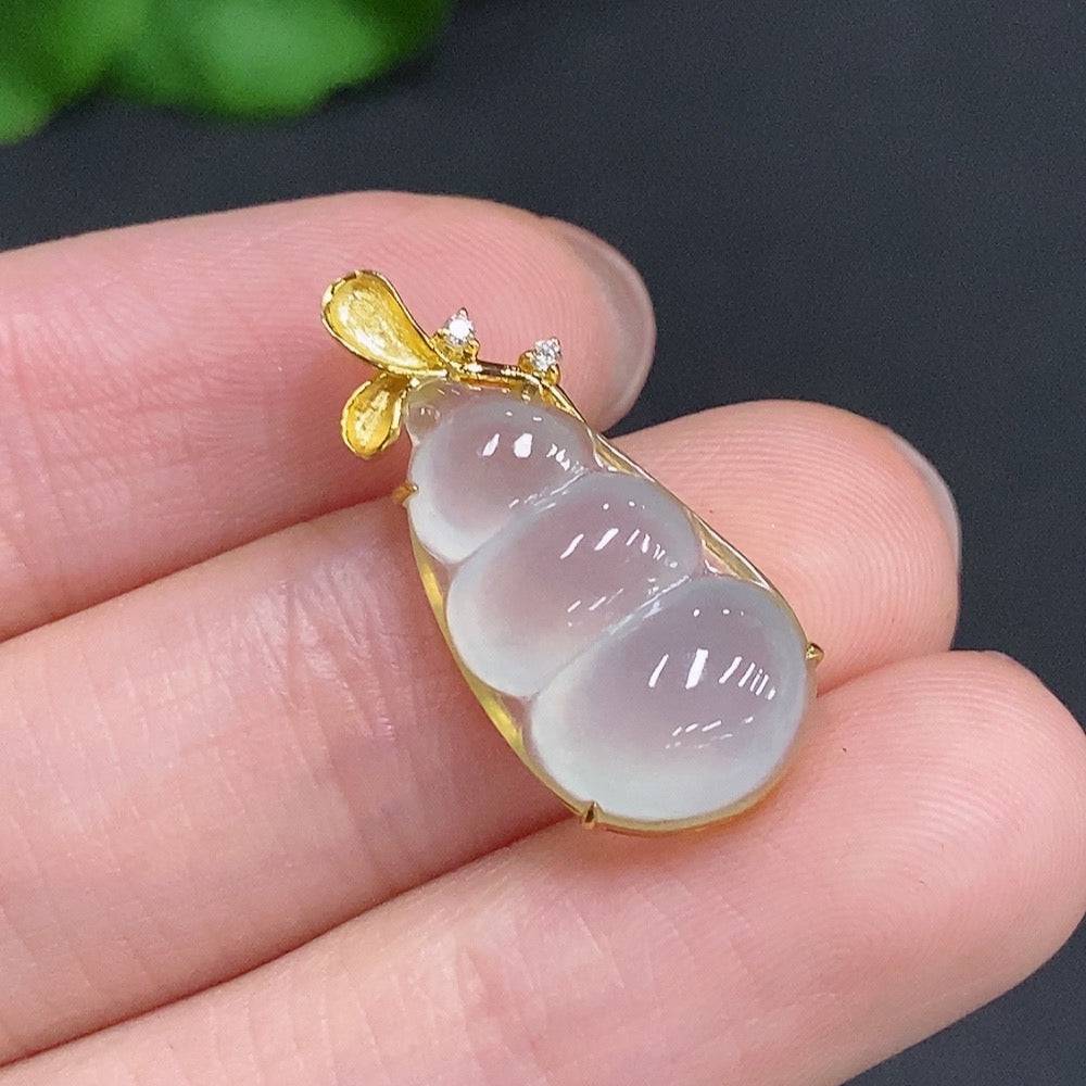 Jadeite lucky bean pendant with 18k gold and diamond accents, weighing approximately 2.4g, crafted by HUILIU HQ