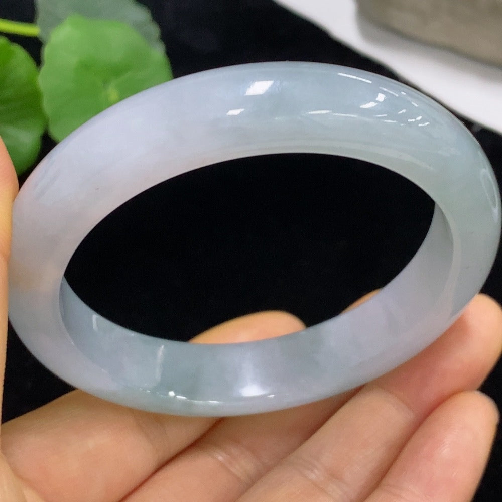 Jadeite round bracelet with size 56 and approximately 56g weight, featuring smooth jade beads, from HUILIU HQ.