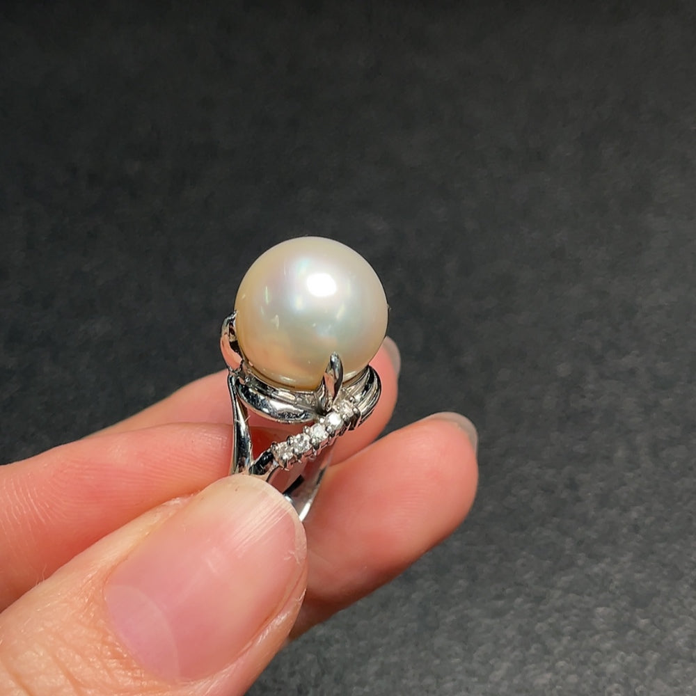 HUILIU HQ seawater pearl ring with diamond accent, featuring a 7mm pearl in a polished metal setting.