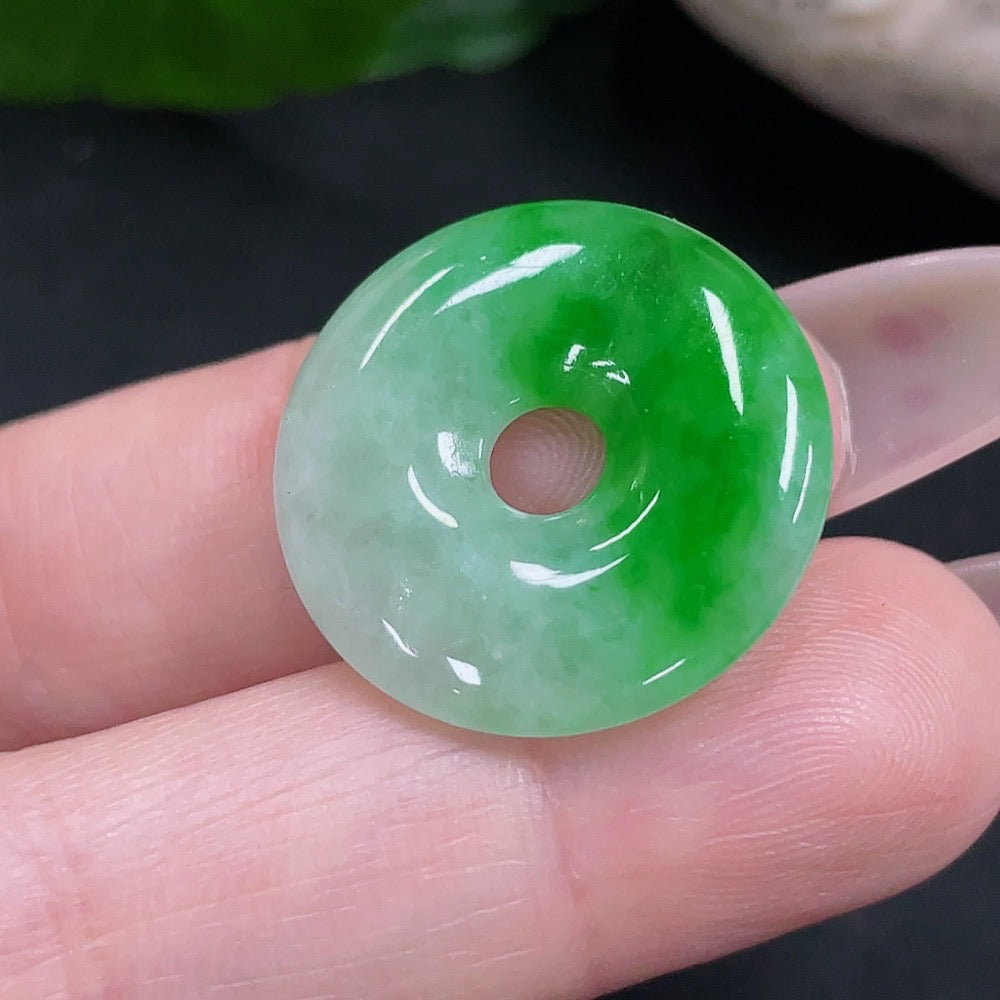 Jadeite Peace Knot Pendant, Total Weight Approximately 3.5g