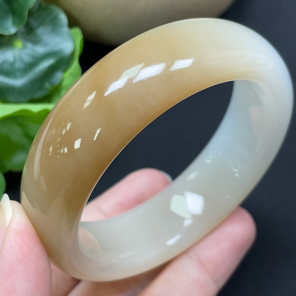 HKHQ Hetian Jade round bangle, size 55.2, weighs 83.44g, showcasing smooth, polished jade with a glossy finish.
