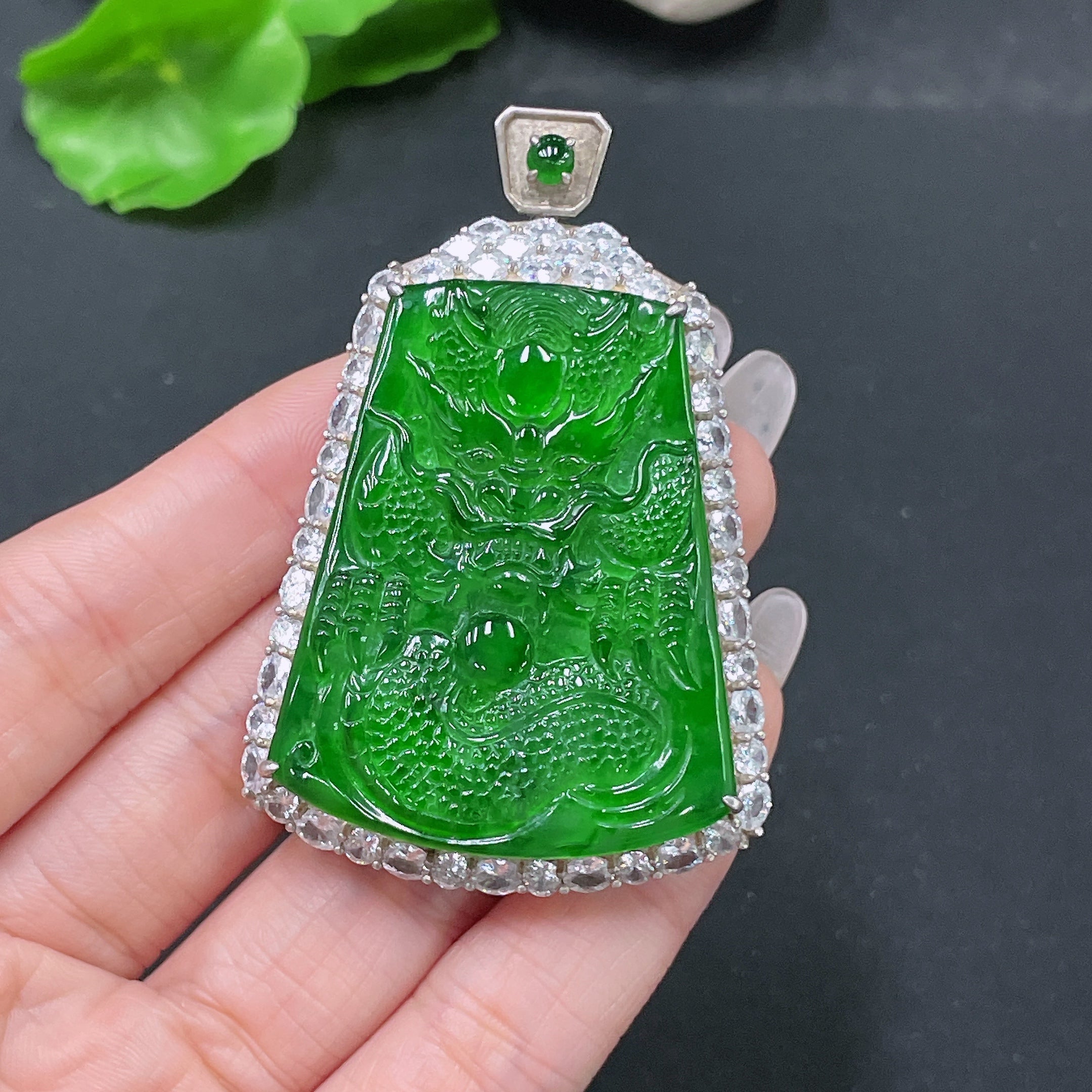 HUILIU HQ jadeite pendant featuring a detailed dragon plaque, non-gold, weighing approximately 26.55 grams.