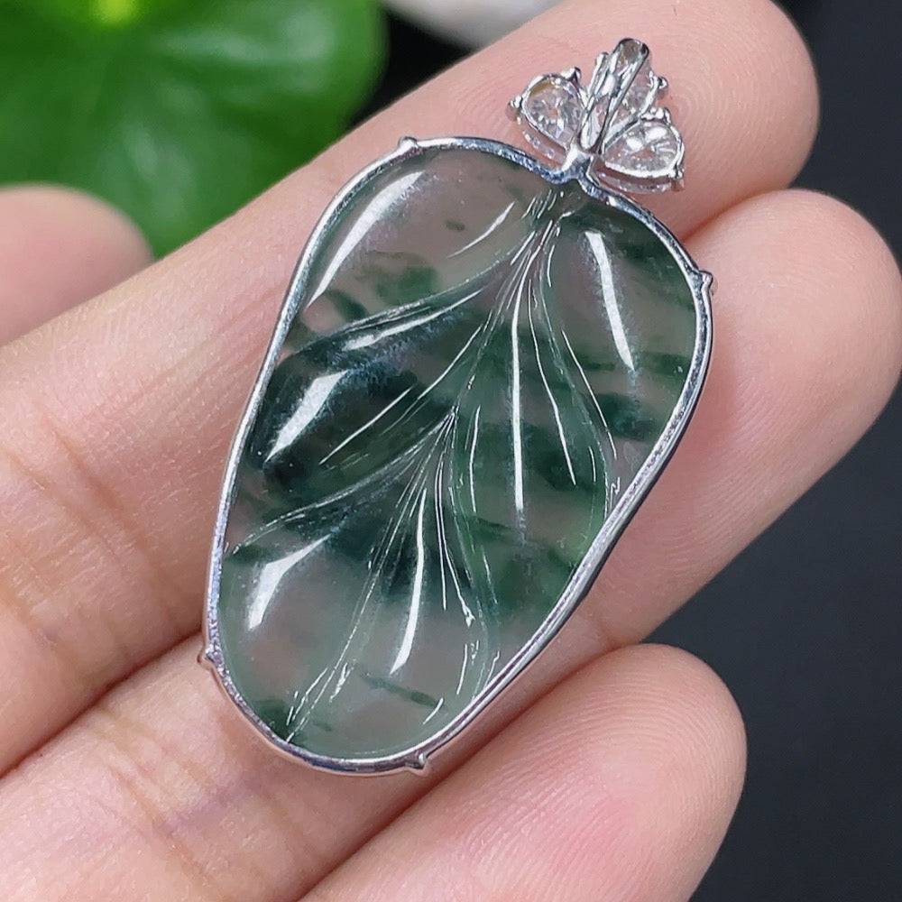 Jadeite leaf pendant with 18k non-diamond inlay, crafted by HUILIU HQ, featuring a detailed jade leaf design, weight approx. 4.8g