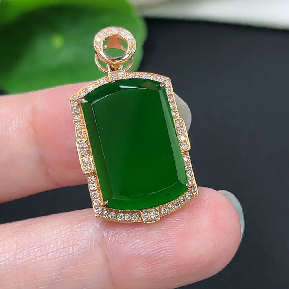 Jadeite plain pendant with 18k diamond accents, featuring a smooth jade gemstone, weighs approximately 4.81g, by HKHQ.