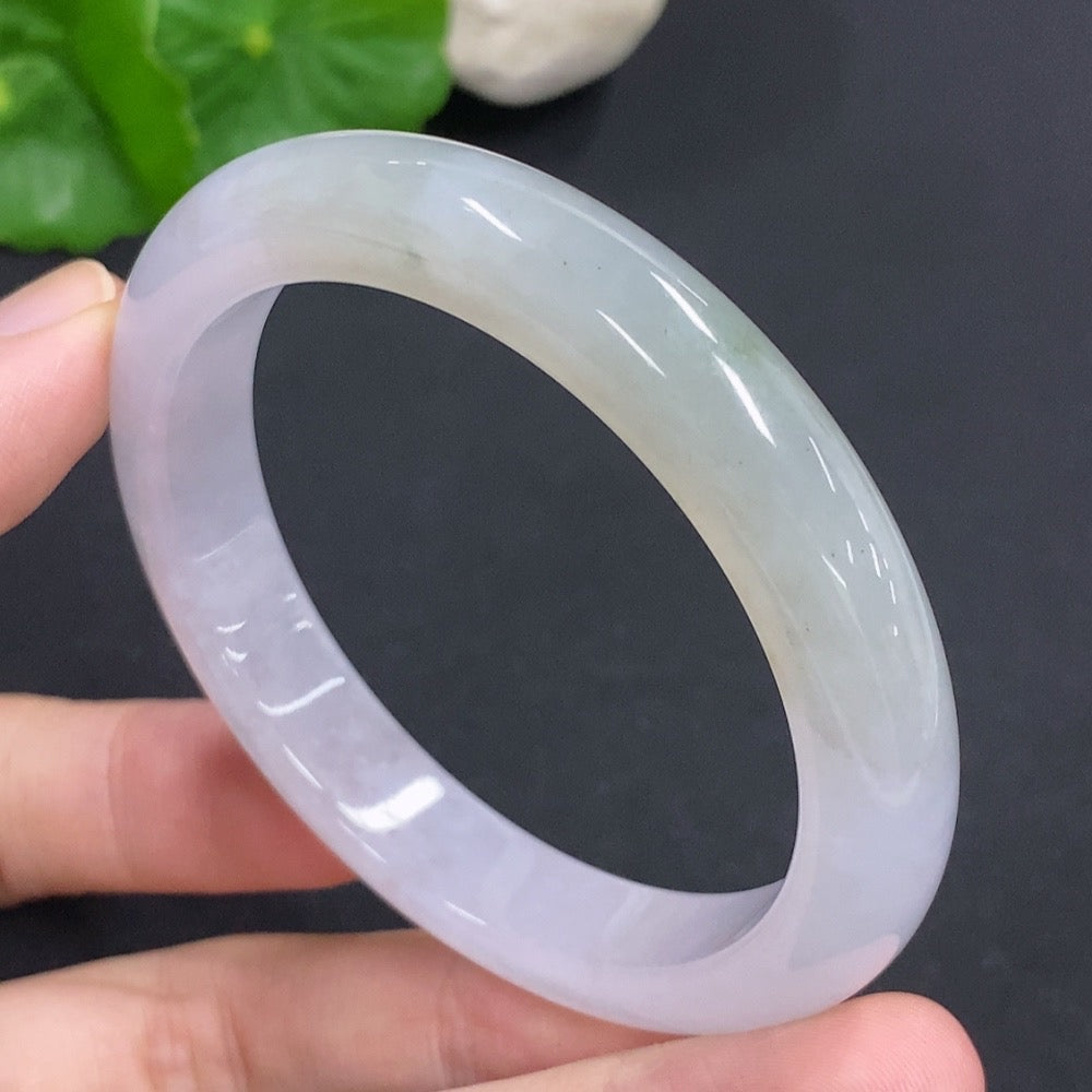 HKHQ jadeite round bangle in size 52.2 with a weight of 40.24g, showcasing smooth, polished jadeite craftsmanship.