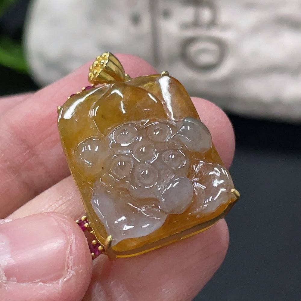 Huiliu HQ jadeite lotus inlaid pendant featuring intricate jade craftsmanship and elegant lotus flower design.