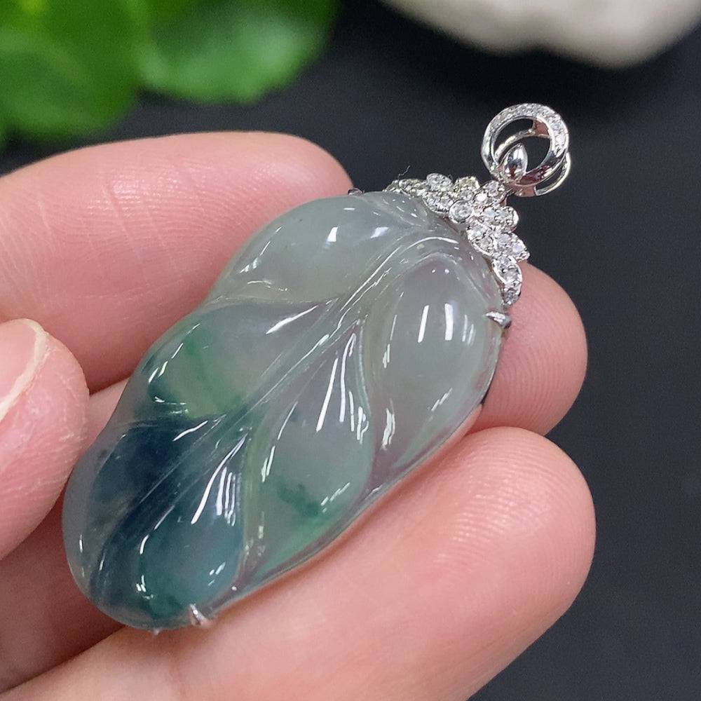 Jadeite leaf inlay pendant with diamond accents in 18K gold, crafted by HUILIU HQ, weighing approximately 3.9 grams.