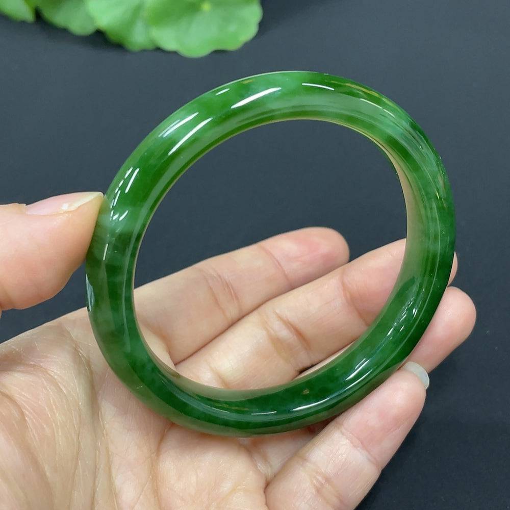 Huiliu certified Hetian jade round bracelet featuring smooth, polished jade beads on a delicate string for elegant wear.