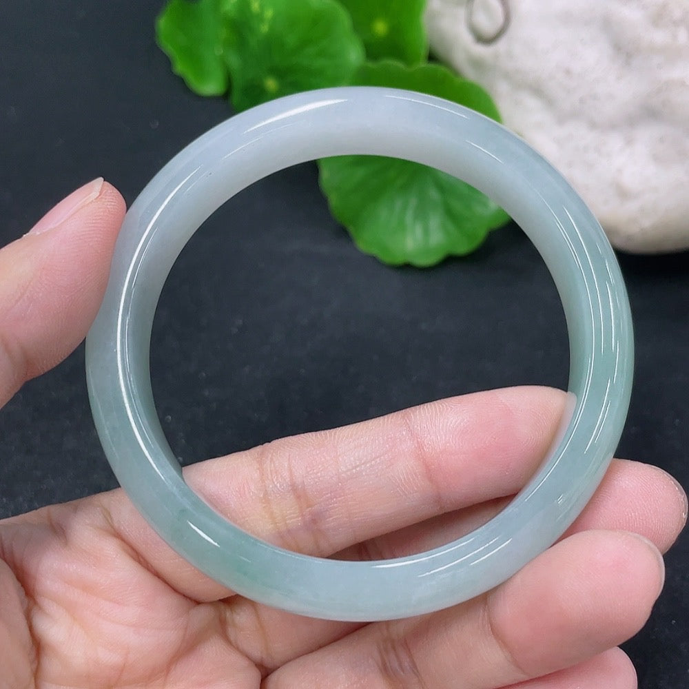 Jadeite round bracelet with a 52.5mm diameter, made of green jade, weighing approximately 39.27g, by HKHQ.