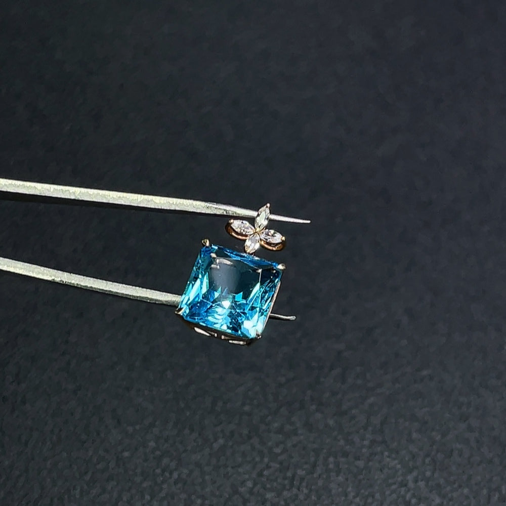 Topaz Pendant, Color Origin Undetermined, 18K Gold, Total Item Weight Approx. 2.0g