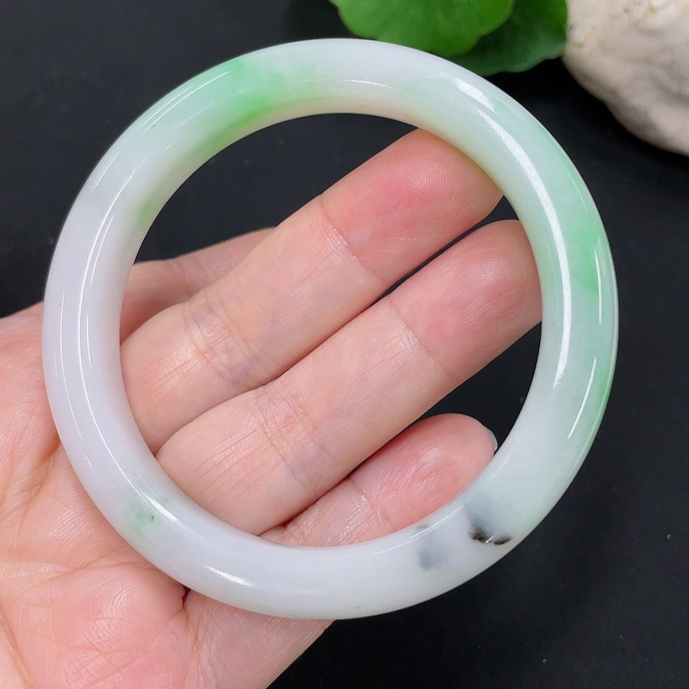 Huiliu Jadeite round bangle showcasing smooth, polished green jade with a glossy finish, crafted by Huiliu HQ.
