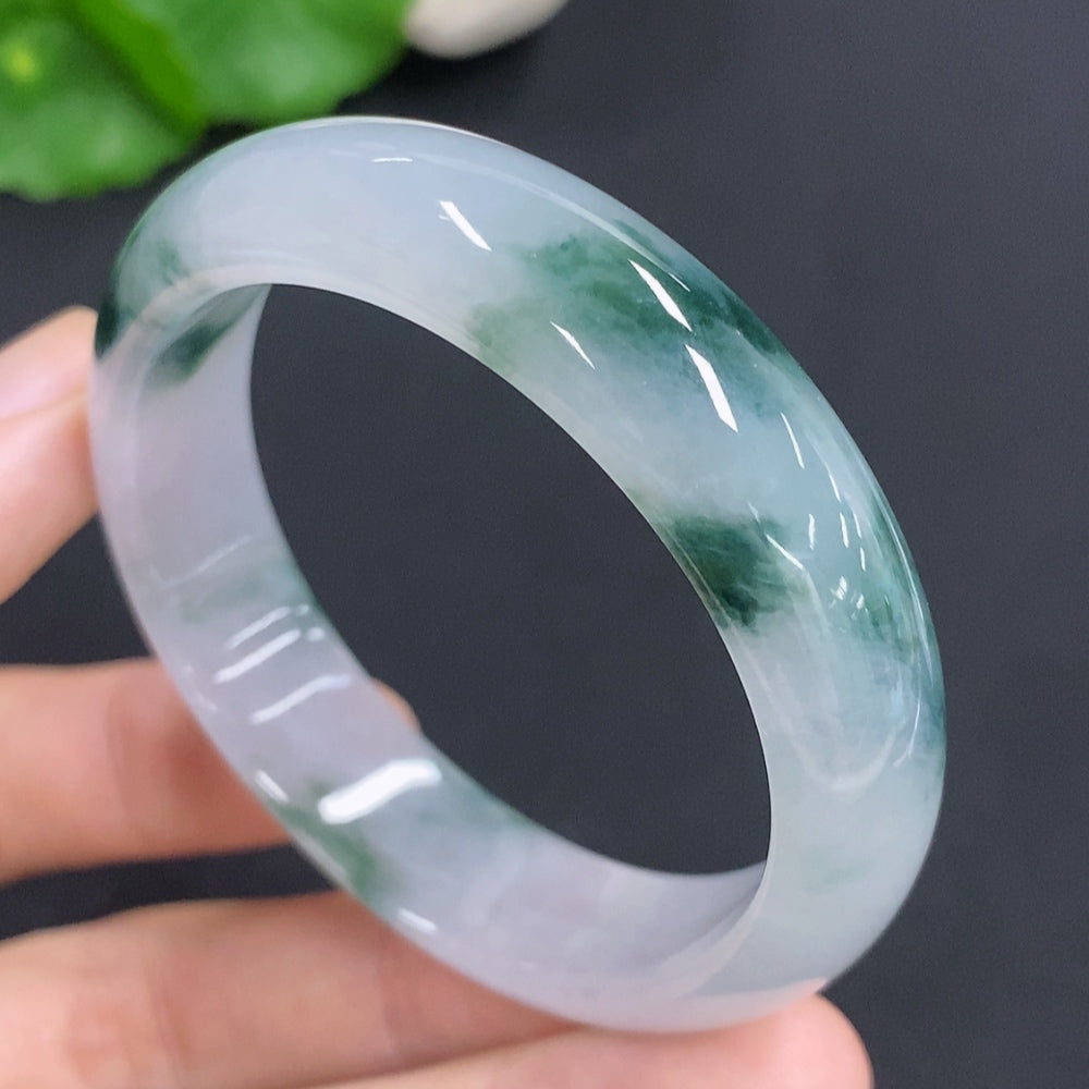 HKHQ jadeite concubine bracelet showing smooth green jade beads with silver clasp, size 55.5/47.5, weighing approximately 38g