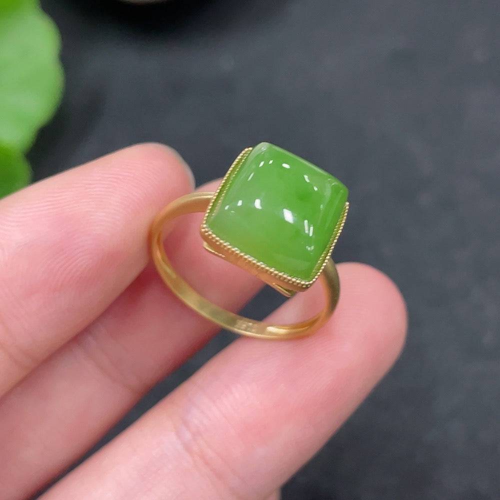 Huiliu HQ Hetian Jade Inlaid Ring featuring smooth jade stone and intricate metalwork, certified by Huiliu.