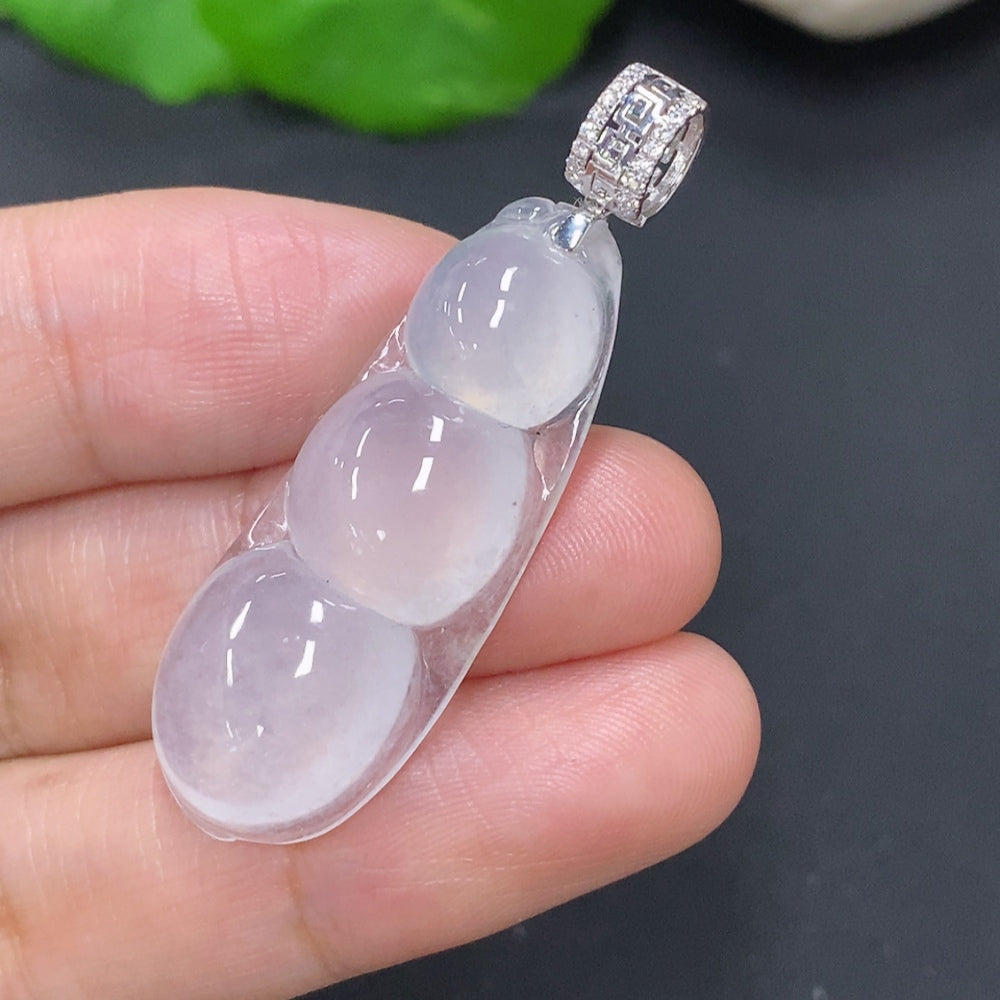 Jadeite lucky bean pendant with 18K gold clasp, polished green jade, weighing approximately 5.6g, crafted by HKHQ.