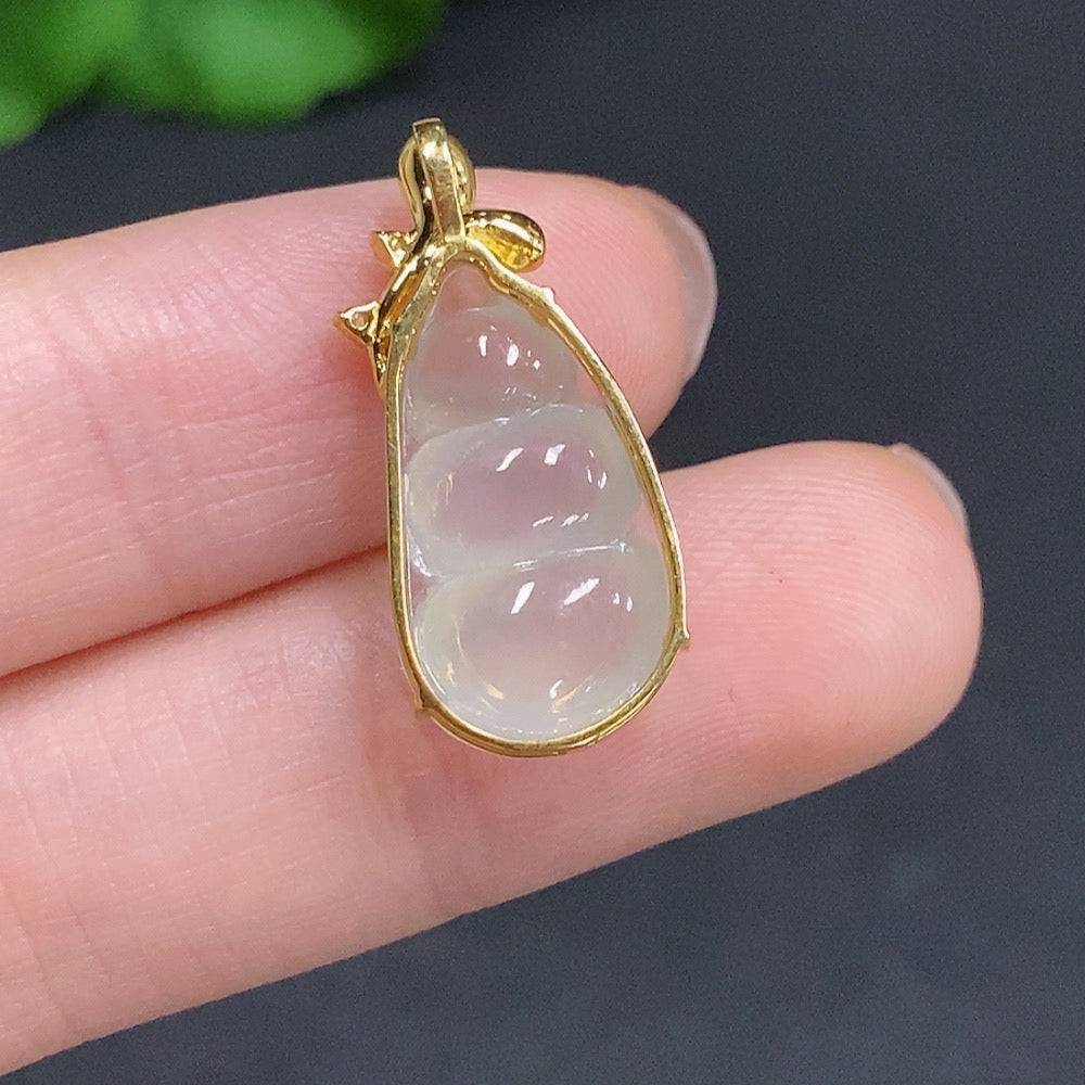 Jadeite Lucky Bean pendant with 18k gold and diamond accents, crafted by HUILIU HQ, weighing approximately 2.4 grams.