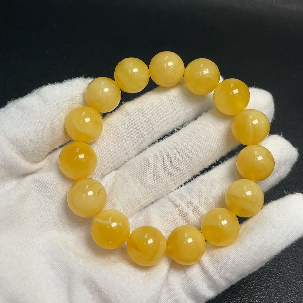 Amber Beeswax Bracelet Total weight approx. 23.81g Size approx. 14.1mm