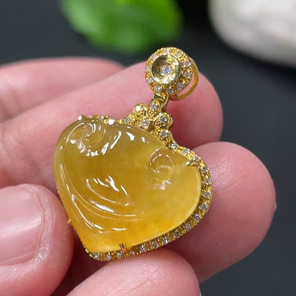 Jadeite Ruyi pendant with 18K gold accents and diamond details, crafted from jade, weighing about 3.23g, by HUILIU HQ.