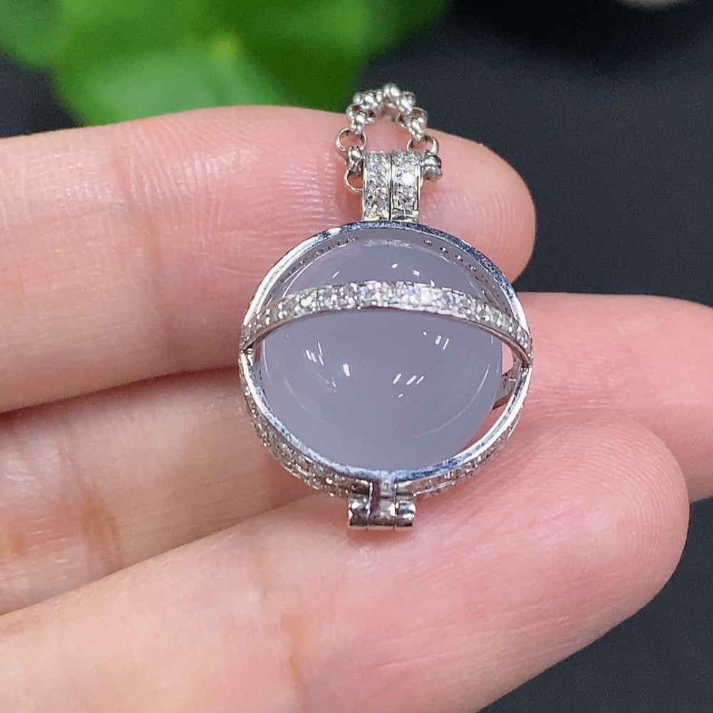 Jadeite Pendant with 18K Gold Setting, Total Weight Including Chain Approximately 10.4g